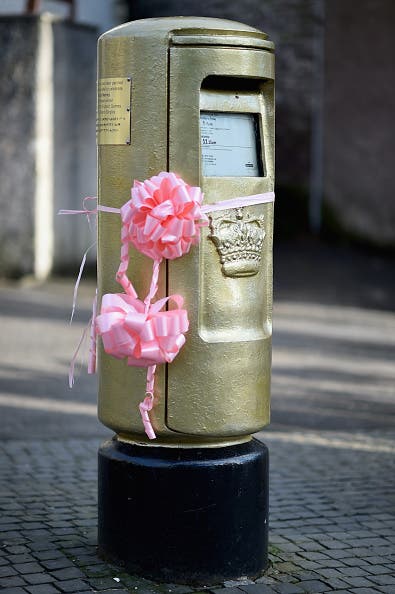DUNBLANE, SCOTLAND - FEBRUARY 10: The Dunblane post box painted gold when Andy beat Roger Federer in the Olympic final in 2012 has been decorated pink Dunblane to celebrate him becoming a dad yesterday for the first time on February 10, 2016 in Dunblane,Scotland. The tennis star's wife, Kim Sears, gave birth to a girl on Sunday morning.  (Photo by Jeff J Mitchell/Getty Images)