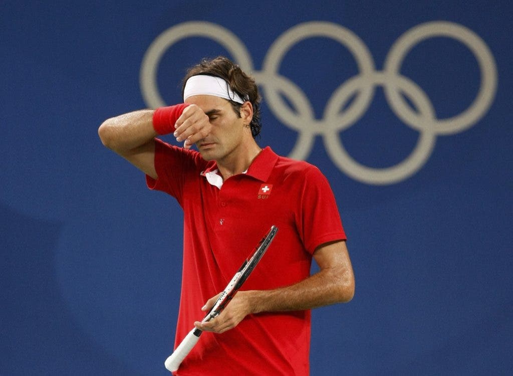 Roger Federer of Switzerland reacts during his match against James Blake of the U.S. in the mens's singles tennis quarterfinals at the Beijing 2008 Olympic Games, August 14, 2008. REUTERS/Eric Gaillard (CHINA)