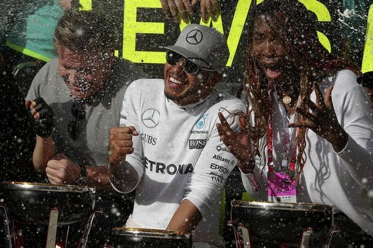 Formula One F1 - U.S. Grand Prix - Circuit of the Americas, Austin, Texas, U.S., 23/10/16. Tennis star Venus Williams (R), chef Gordon Ramsay (L) and race-winning Mercedes driver Lewis Hamilton of Britain are sprayed with champagne by crew members after Hamilton came back  to celebrate with his team and visitors after the race.    REUTERS/Adrees Latif