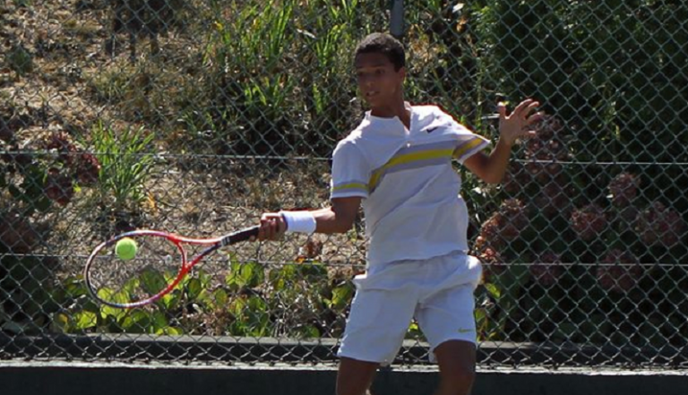 Pedro Araújo, 16 anos, soma mais um ponto ATP e Tiago Cação também avança