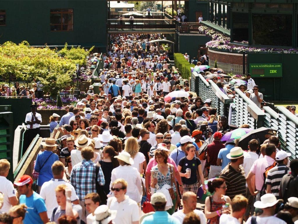 all-england-lawn-tennis-croquet-club-crowd-entrance_jpg_rend_tccom_1280_960