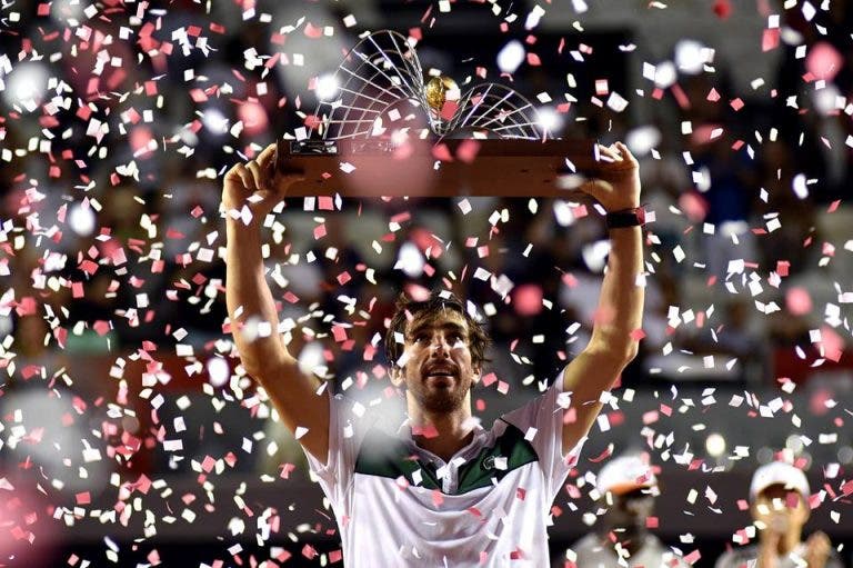 Pablo Cuevas vence quinto esquerdino consecutivo e é campeão no Rio