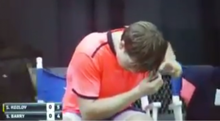 [Vídeo] Depois de Kuznetsova, há mais gente a cortar o cabelo em pleno court