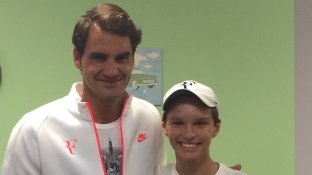 Jovem de 15 anos utiliza o ténis (e Federer) para superar um cancro