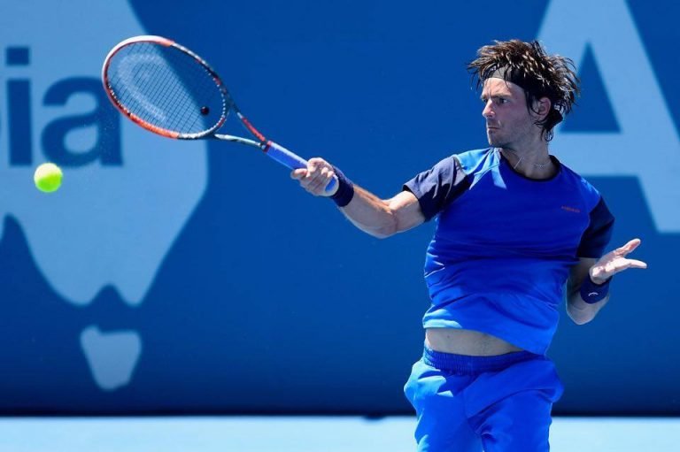 Gastão Elias perde batalha frente a Dominic Thiem em Sydney