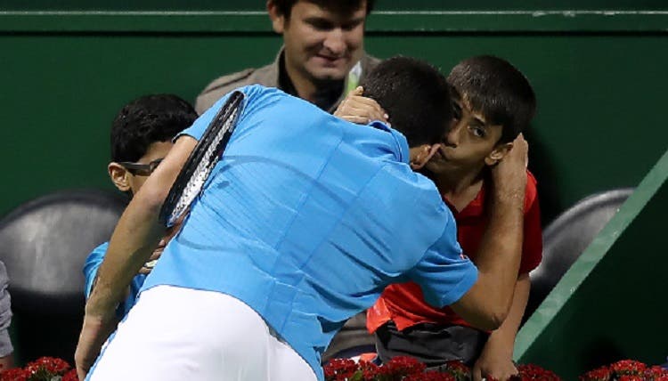 [Fotos] Djokovic venceu em Doha e depois… teve gesto de campeão com criança