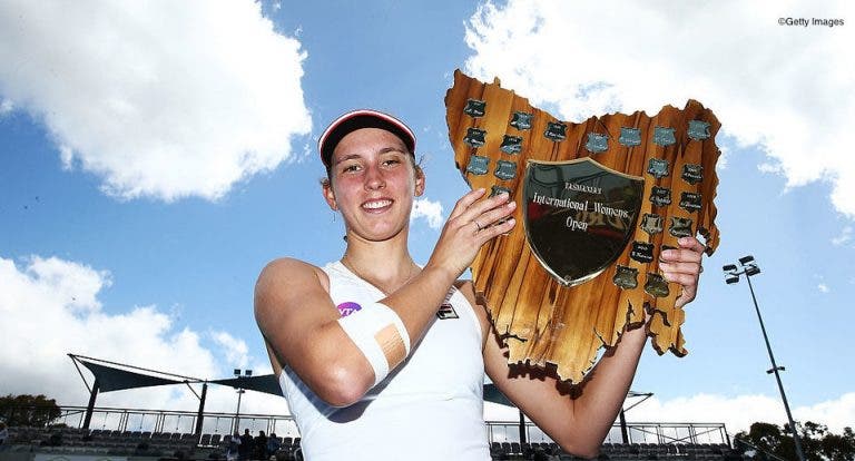 Mertens, a jovem belga que quis desistir na 2.ª ronda, acaba campeã no WTA de Hobart