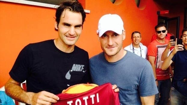 É fã do seu ténis, mas Totti encontra lugar para Federer no campo de futebol