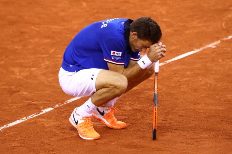 [VÍDEO] Nicolas Mahut devolve smash… das bancadas