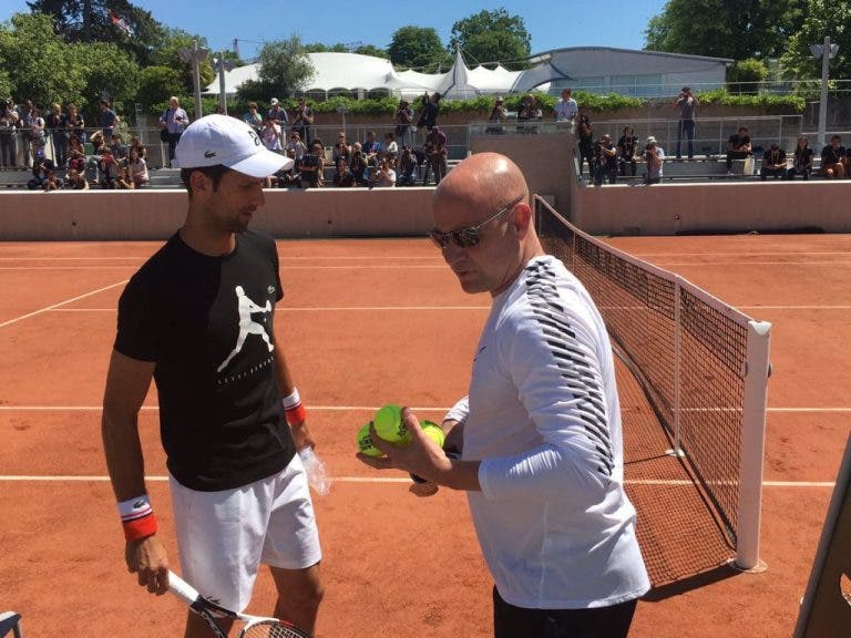 [FOTOS & VÍDEOS] Andre Agassi já dá conselhos a Novak Djokovic em Paris