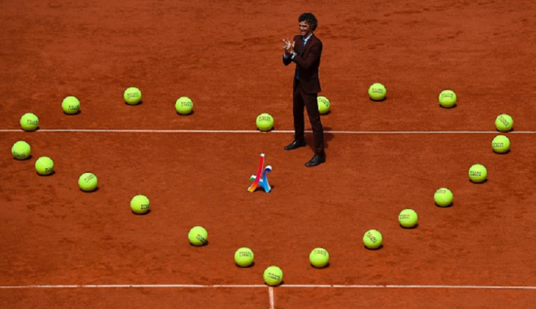 [Vídeo] A bonita homenagem de Roland Garros… a Guga Kuerten