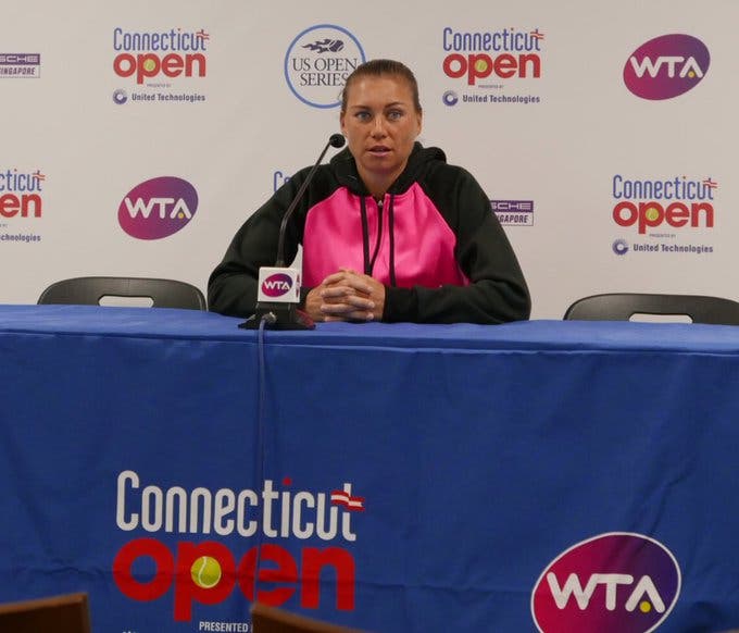 Zvonareva voltou ao WTA, ganhou e… desistiu no mesmo dia