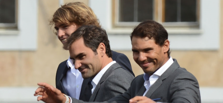 [FOTOGALERIA] Federer, Nadal e companhia recebidos em euforia por milhares de pessoas em Praga