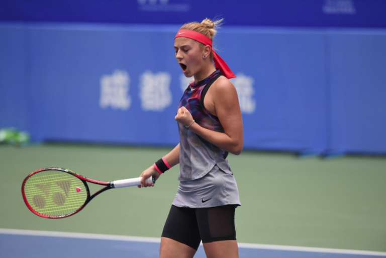 Marta Kostyuk é a primeira jogadora num torneio do Grand Slam… nascida em 2002
