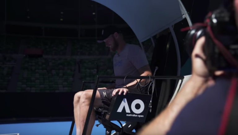 [VÍDEO] Já viu as novas cadeiras do Open da Austrália para os árbitros? Não têm escadas!