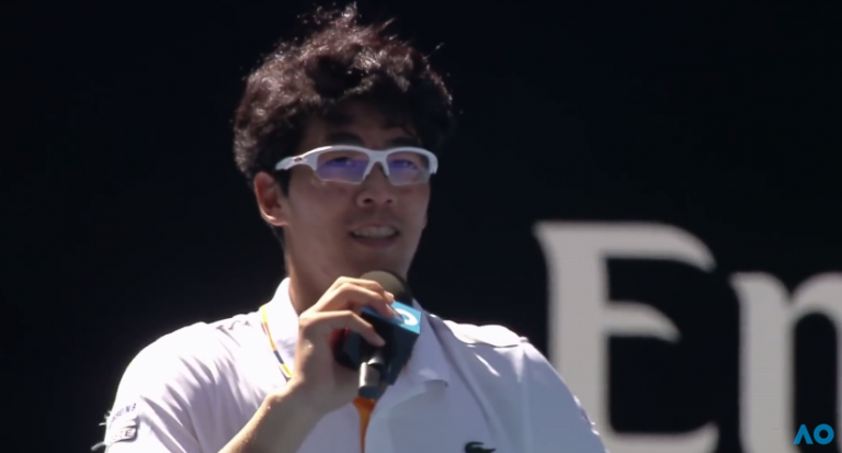 [VÍDEO] Chung apresentou – em pleno court – equipa e família aos 15 mil espectadores da Rod Laver Arena