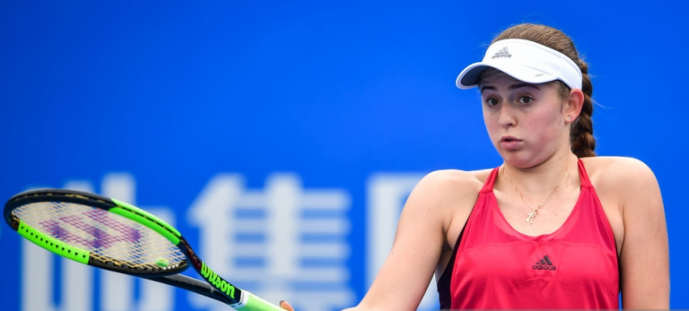 MAIS UMA. Jelena Ostapenko entra em 2018 com duas derrotas em primeiras rondas
