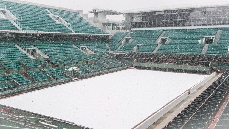 [FOTOS] Roland Garros apanhado pelo maior nevão dos últimos 30 anos