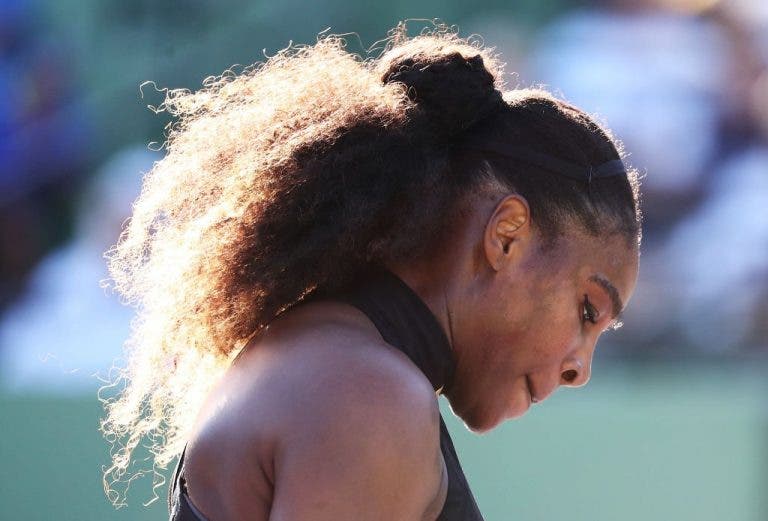 Serena multada por falhar conferência de imprensa após derrota em Miami