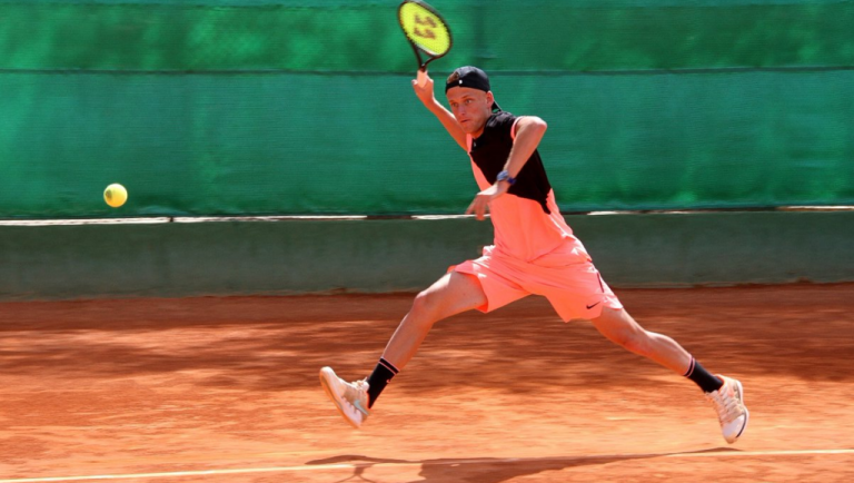 Kuhn partiu o dedo do pé contra Oliveira, vai falhar Madrid e Roland Garros