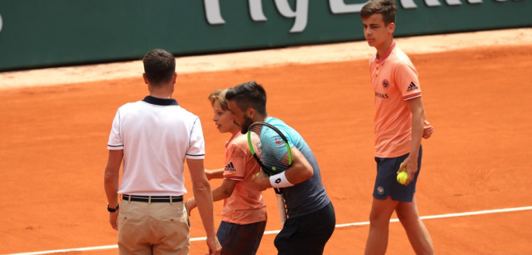 Dzumhur e o pequeno apanha-bolas: «Ele é o meu herói. Gostava de tê-lo em todos os courts»