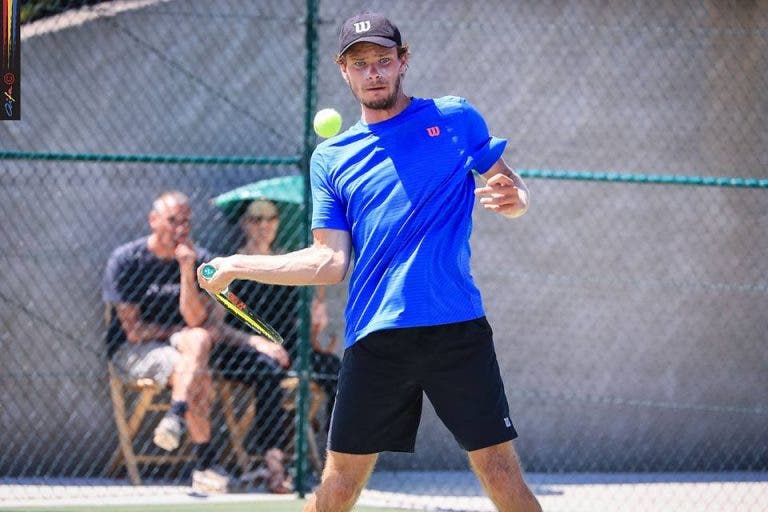 Tiago Cação perde com Zopp e está fora do ‘challenger’ de Braga