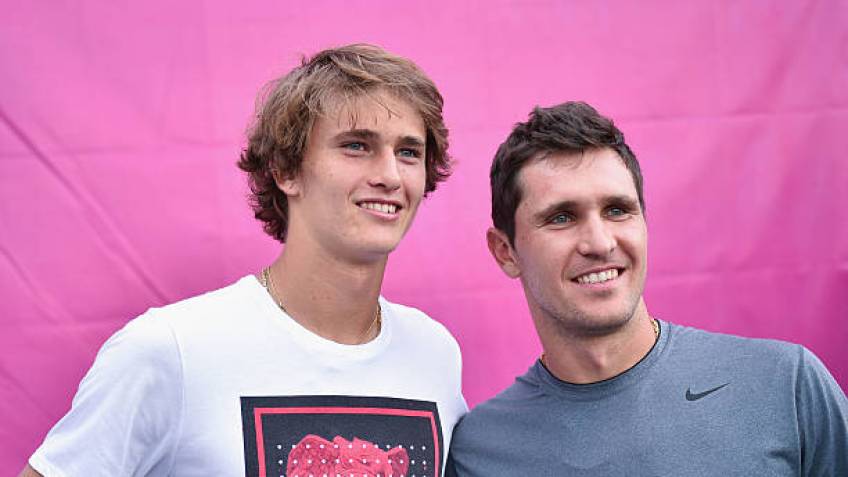 Sascha recorda treinos com o mano Mischa: «Ele sempre quis ser o Federer»