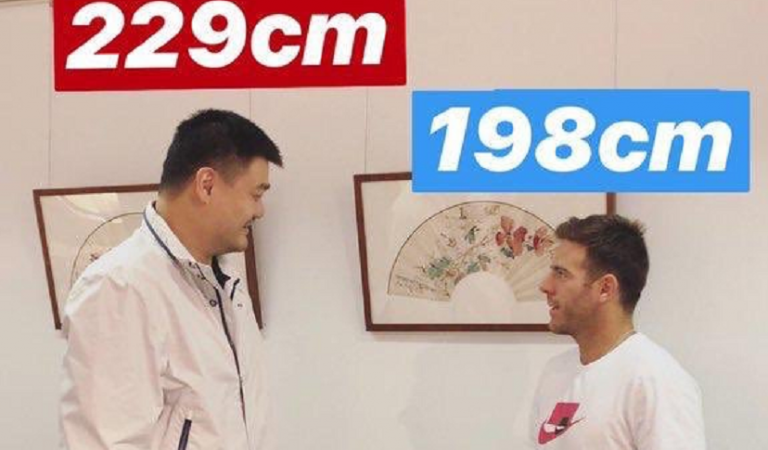 [FOTO] O dia em que Yao Ming fez Del Potro sentir-se pequeno