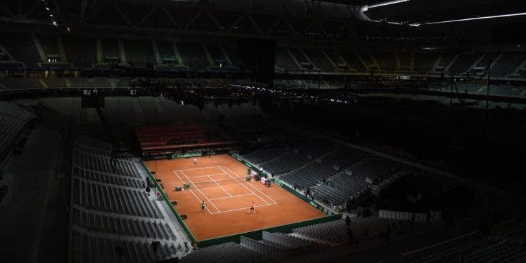 Court da final da Davis foi preparado à pressa depois de um jogo de râguebi mas… tem uma ‘lomba’