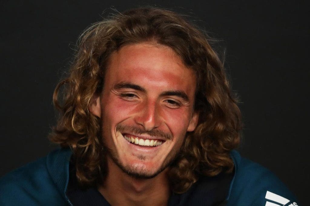 [VÍDEO] Tsitsipas: «Vou contratar um cabeleireiro. É a minha imagem de marca»