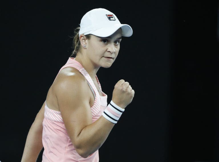 Barty desistiu de pares em vésperas de duelo com Sharapova