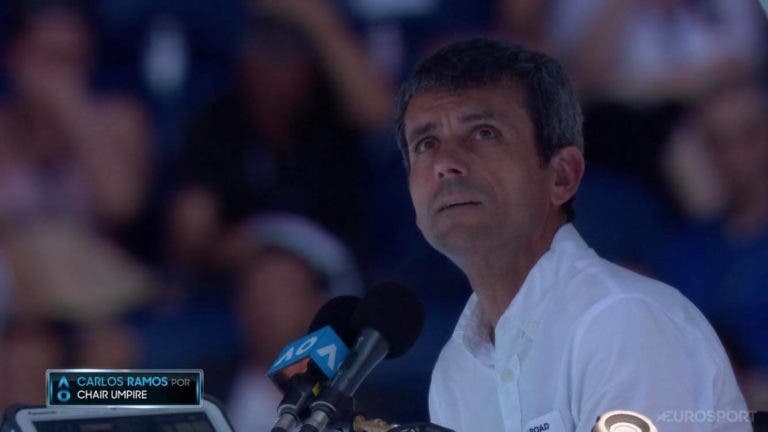 Carlos Ramos arbitra meia-final do Australian Open