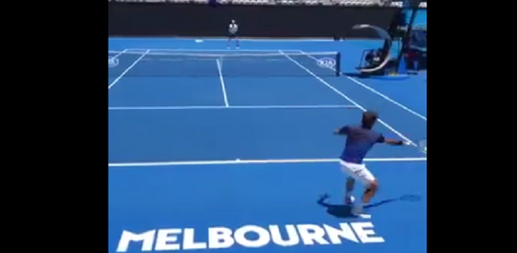 [VÍDEO] Federer e Edmund jogam troca de bolas surreal… num treino em Melbourne