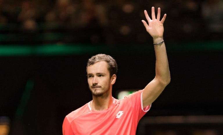 Medvedev segue imparável, passa por Verdasco e está a uma vitória do top 15