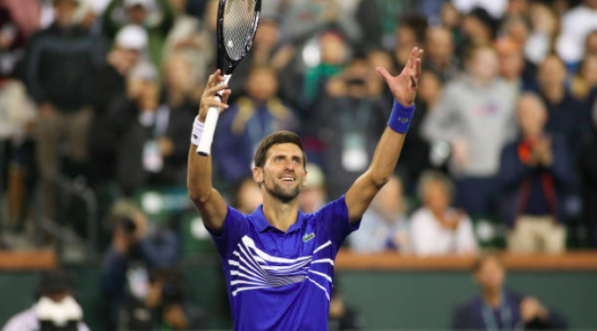 Djokovic joga o suficiente e ultrapassa Tomic rumo à terceira ronda em Miami