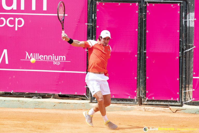 Cuevas “vinga” derrota do quallifying e avança para ‘oitavos’ do Estoril Open