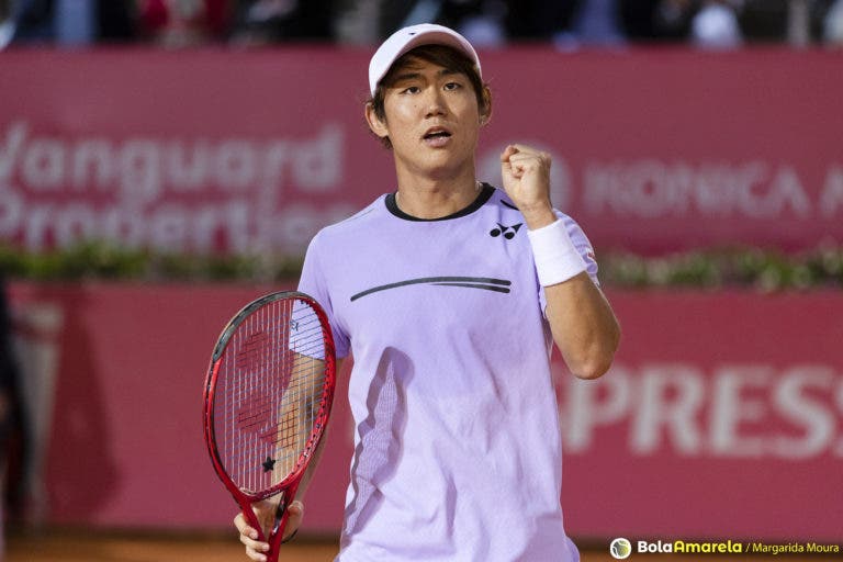 Nishioka surpreende Rublev e desafia Kyrgios na final de Washington