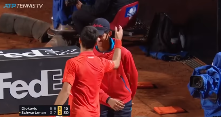 [VÍDEO] Djokovic acertou em cheio num apanha-bolas e reagiu com ‘carinho’