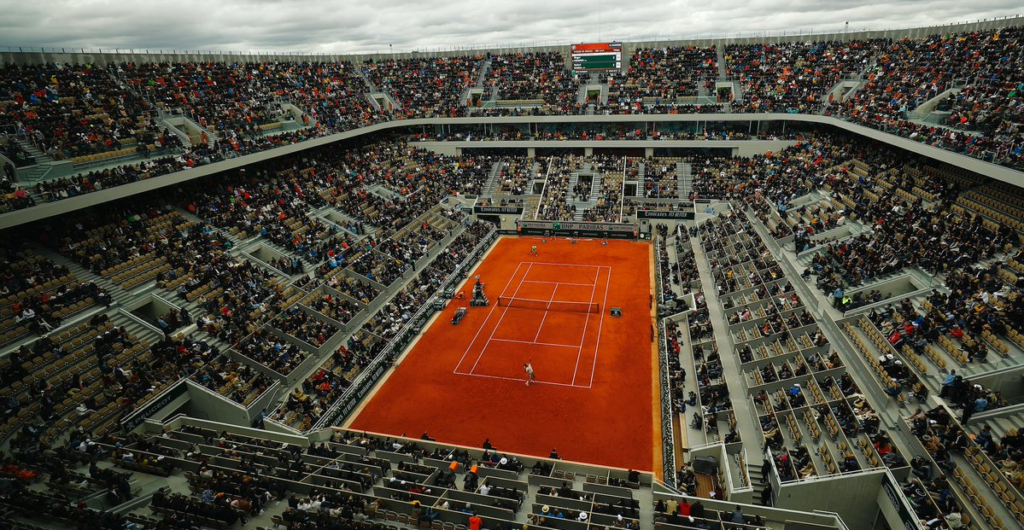 Roland Garros usou voluntários para encher Djokovic-Thiem e final feminina