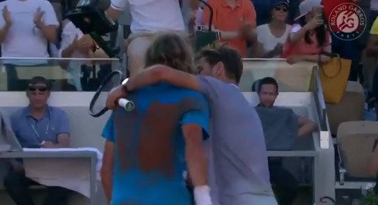 [VÍDEO] O final dramático do encontro épico entre Wawrinka e Tsitsipas em Roland Garros