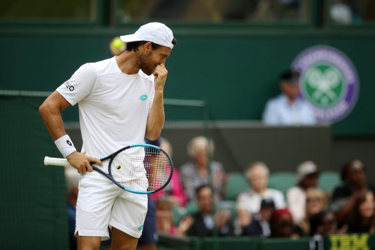 Pouille fecha a porta do quadro principal a João Sousa em Maiorca