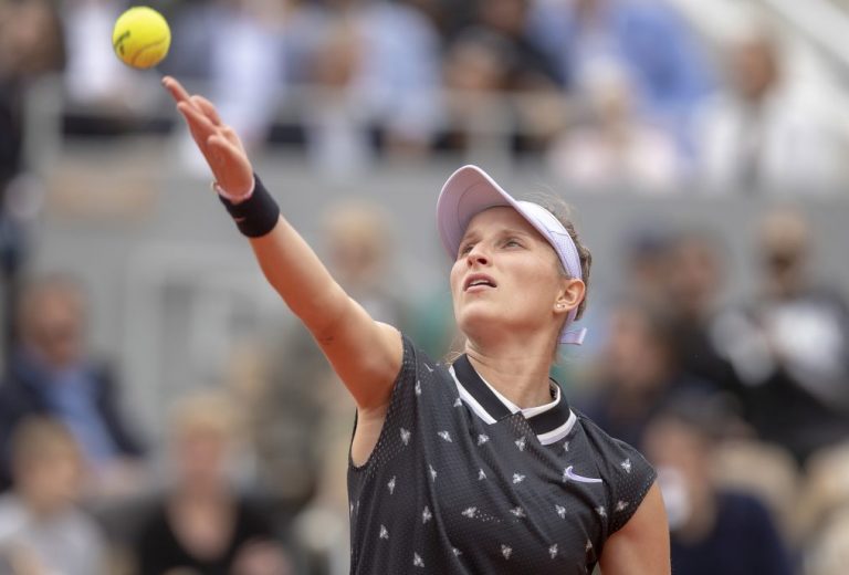 Vondrousova concluiu estudos na quarentena: «Estou orgulhosa»