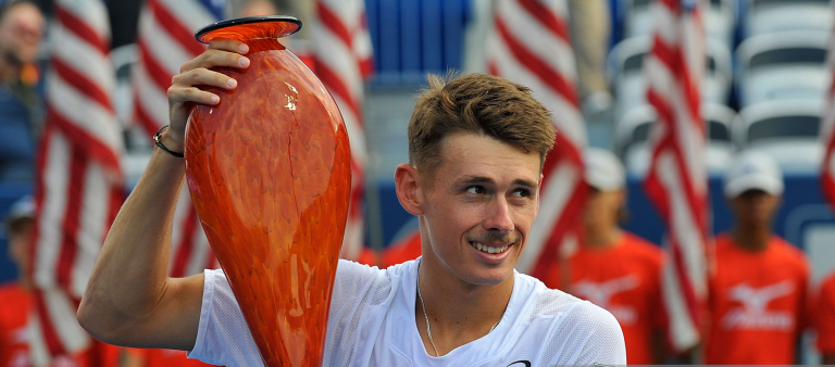 De Minaur e o bigode da sorte: «Pode ser feio, mas é para manter»