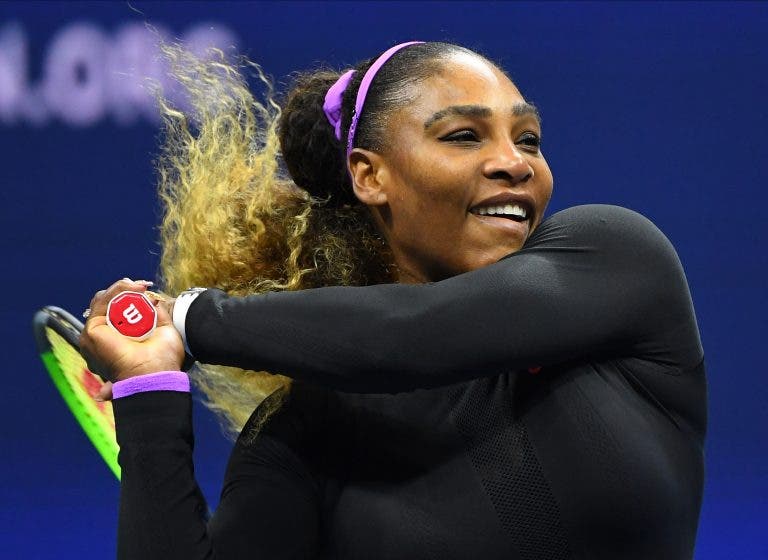 Serena Williams arrasa Maria Sharapova em 59 minutos rumo à 2ª ronda do US Open