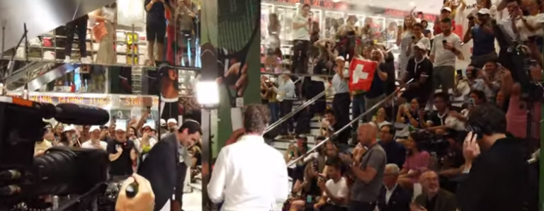 [VÍDEO] Federer foi a uma loja da Uniqlo em Nova Iorque e foi… recebido por autêntica multidão