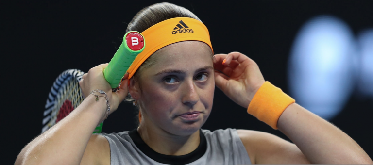Ostapenko dispara 25 duplas faltas e derrota Pliskova na mesma em Pequim