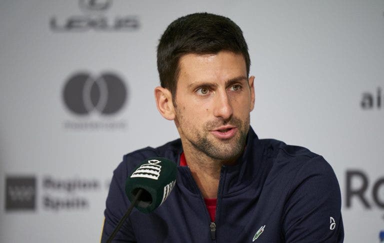 Novak Djokovic celebra passagem aos ‘quartos’: «Este é cenário ideal para nós»