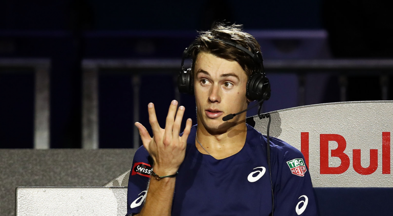 Terrível: De Minaur obrigado a desistir do Australian Open