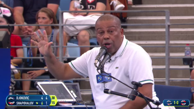 [VÍDEO] Carlos Bernardes manda calar adeptos: «Se não querem ver ténis vão para casa»