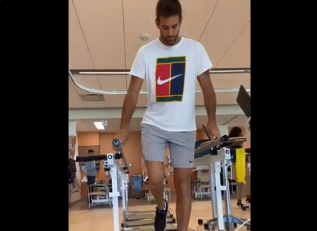 [VÍDEO] 48 horas depois da operação ao joelho, Del Potro já trabalha na recuperação